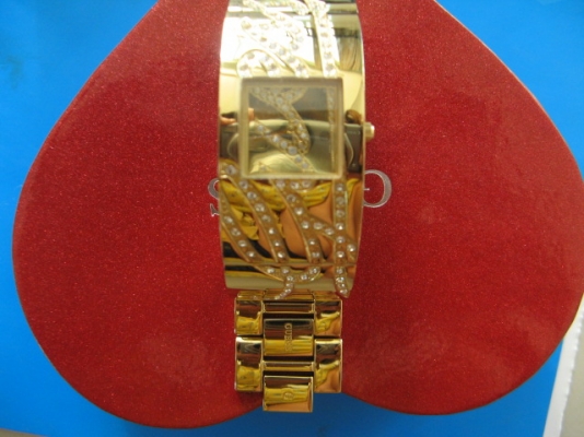 ขายนาฬิกา Guess สภาพ 99\% เปลี่ยนถ่ายใหม่ ราคา 4,500 บาท