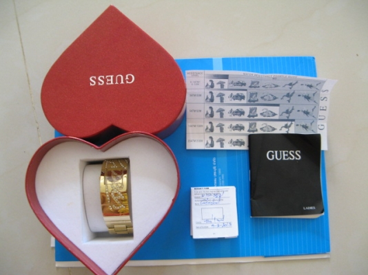 ขายนาฬิกา Guess สภาพ 99\% เปลี่ยนถ่ายใหม่ ราคา 4,500 บาท