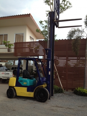 ขายรถยก  KOMATSU รุ่น FG20HT-12 ขนาด 2.0ตัน เกียร์ธรรมดา ระบบ เบนซิน+แก๊ส