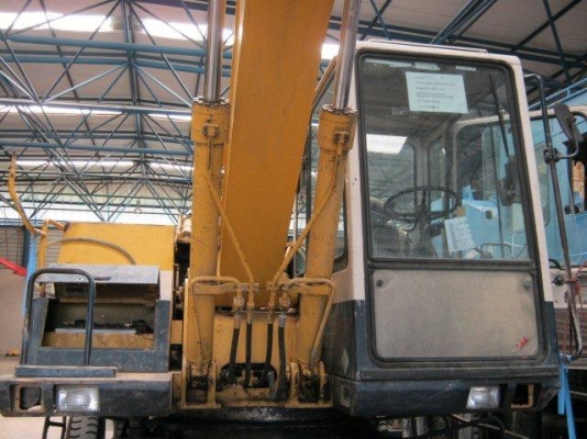 ขายด่วน รถขุดล้อยาง PW100-3 เก่านอก ราคาถูกสุดๆ ขายถูกๆกันไปเลย  สนใจโทรหาเจี๊ยบเลยค่ะ 087-3310254 ค้ะ