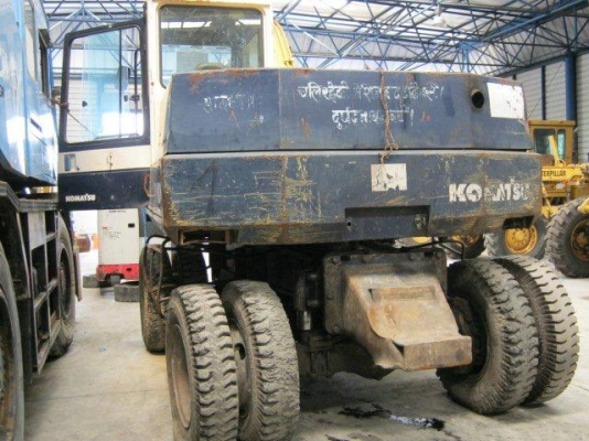 ขายด่วน รถขุดล้อยาง PW100-3 เก่านอก ราคาถูกสุดๆ ขายถูกๆกันไปเลย  สนใจโทรหาเจี๊ยบเลยค่ะ 087-3310254 ค้ะ