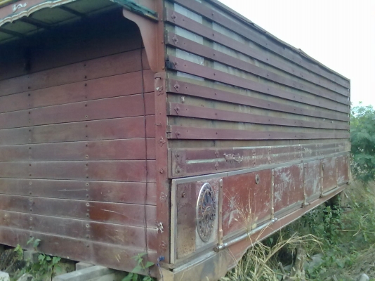 ต้องการขายกะบะรถสิบล้อคอกไม้  อีซูสุ  175  แรงม้า  เจ้าของขายเอง