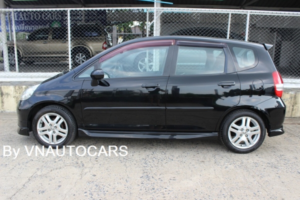 ขาย 2005 Honda Jazz 1.5E AT สีดำ Bookserviceครบ สภาพเยี่ยม พร้อมใช้งาน