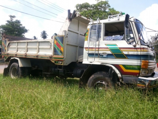 รถฮีโน่ 6 ล้อดั้ม FF173 168 แรงม้า  สนใจติดต่อ 081 - 6079515