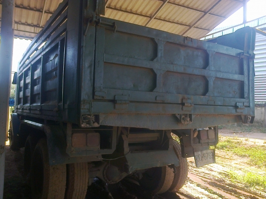 ฝากขายสิบล้อหน้ายาวสองเพลา