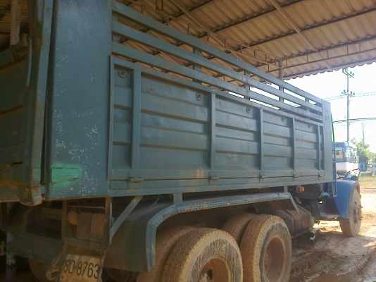 ฝากขายสิบล้อหน้ายาวสองเพลา