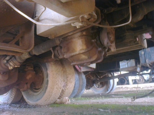 ฝากขายสิบล้อหน้ายาวสองเพลา