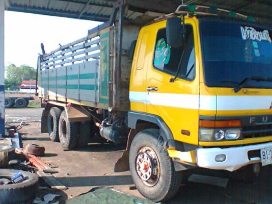 ขายสิบล้อดั้มสองเพลาสวยๆๆเกียร์อีตั้นกะบะเนียมเครื่อง195