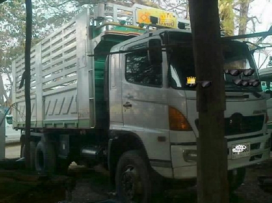 HINO MEGA 500 - 320 EURO2 ปี 50 รถพ่วงแม่+ลูก กระบะดั๊มพ์เหล็กคอกสูงเกษตรของสามมิตรลอนเฉียง มีระบบลากพ่วงครบพร้อมใช้งาน เครื่องแน่นดี ภายในเก๋งคอนโซลสวยครบ แอร์เย็น พวงมาลัยเพาเวอร์ เบรคทริ๊ปฟี้ครบครัน ช่วงล่างยางสภาพดี 70\% พร้อมบรรทุกพร้อมใช้งาน เอกสารทะ