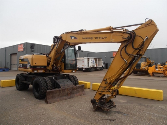 ขายด่วนสภาพสวยมาก รถขุดล้อยาง M312  เก่านอกแท้ ถึงไทยแล้วค่ะ สนใจโทรหาเจี๊ยบเลยค่ะ 087-3310254 ค่ะ