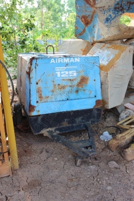 เครื่องปั๊มลม ยี่ห้อ AIRMAN PDS125 (เครื่องยนต์ ISUZU 70 แรงม้า)
