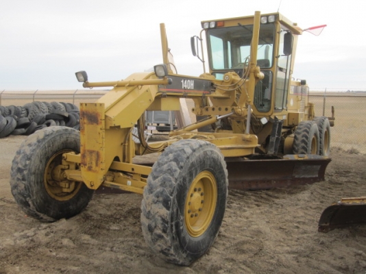 ขายรถเกรด Caterpillar 140H นำเข้าจากนอก  พร้อมใช้งานได้เลยค่ะ สนใจโทร 087-3310254  เจี๊ยบค่ะ