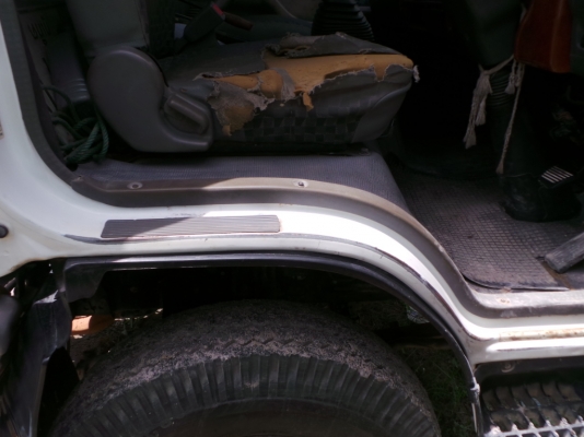 ISUZU NQR 6 ล้อดั้ม 175  แรงม้า ใช้งานมาเพียงเจ็ดหมืนกิโลเมตรค่ะ