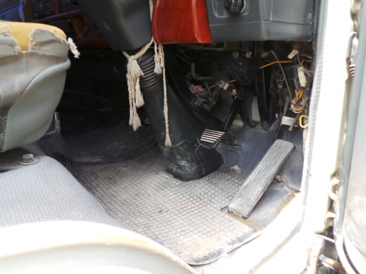 ISUZU NQR 6 ล้อดั้ม 175  แรงม้า ใช้งานมาเพียงเจ็ดหมืนกิโลเมตรค่ะ