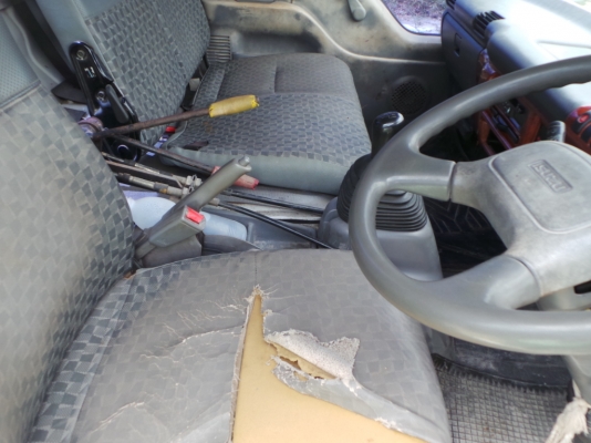 ISUZU NQR 6 ล้อดั้ม 175  แรงม้า ใช้งานมาเพียงเจ็ดหมืนกิโลเมตรค่ะ