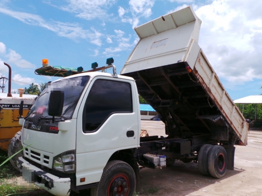 ISUZU NQR 6 ล้อดั้ม 175  แรงม้า ใช้งานมาเพียงเจ็ดหมืนกิโลเมตรค่ะ