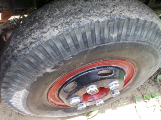 ISUZU NQR 6 ล้อดั้ม 175  แรงม้า ใช้งานมาเพียงเจ็ดหมืนกิโลเมตรค่ะ