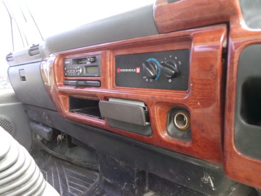 ISUZU NQR 6 ล้อดั้ม 175  แรงม้า ใช้งานมาเพียงเจ็ดหมืนกิโลเมตรค่ะ