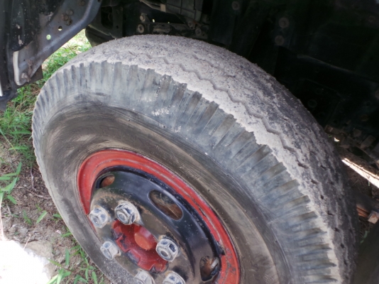 ISUZU NQR 6 ล้อดั้ม 175  แรงม้า ใช้งานมาเพียงเจ็ดหมืนกิโลเมตรค่ะ