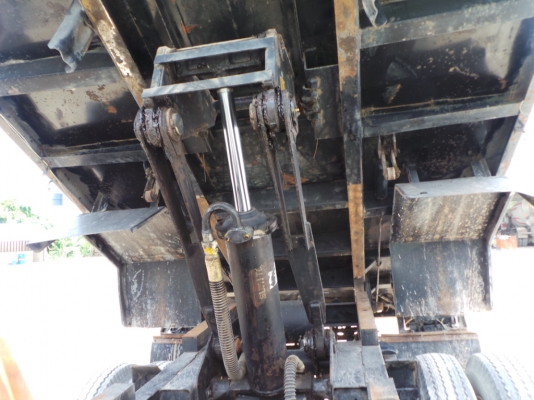 ISUZU NQR 6 ล้อดั้ม 175  แรงม้า ใช้งานมาเพียงเจ็ดหมืนกิโลเมตรค่ะ