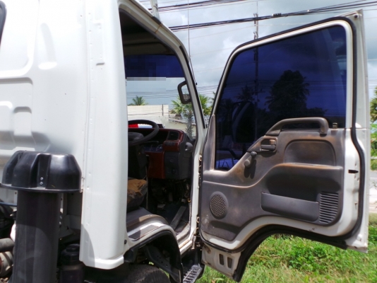 ISUZU NQR 6 ล้อดั้ม 175  แรงม้า ใช้งานมาเพียงเจ็ดหมืนกิโลเมตรค่ะ