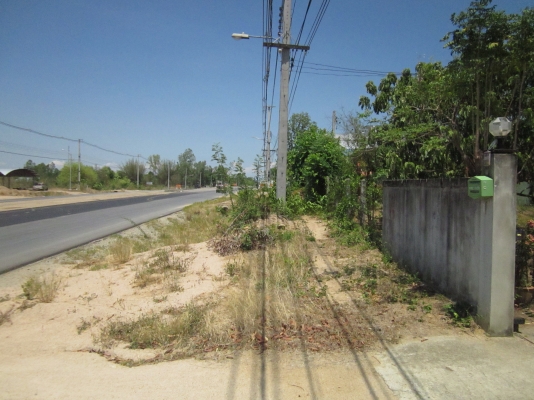 ขายที่ดินติดถนน 4 เลน พร้อมบ้าน