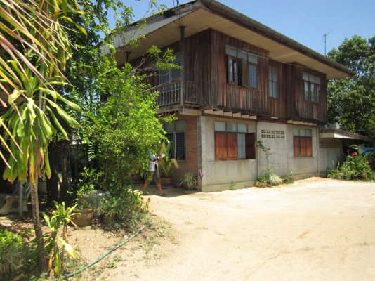 ขายที่ดินติดถนน 4 เลน พร้อมบ้าน