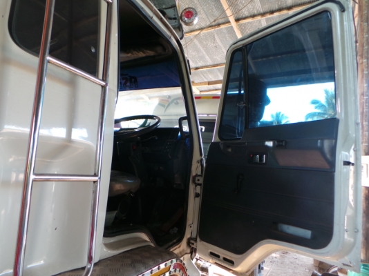 ISUZU 175 แรงม้า หัวเปลี่ยน เครื่องเดิม คัซซีสวยตลอดแนว จัดไฟแนนซ์ได้หกแสนบาทค่ะ ISUZU 175 แรงม้า หัวเปลี่ยน เครื่องเดิม คัซซีสวยตลอดแนว จัดไฟแนนซ์ได้หกแสนบาทค่ะ