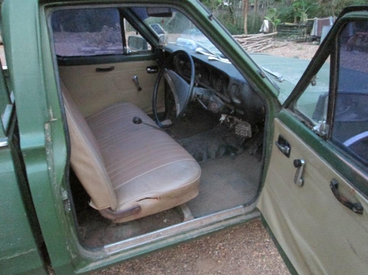 ขาย datsun โบราณเดิมๆ สภาพดีระบบไฟใช้ได้ ไมล์ดี เกน้ำมันได้