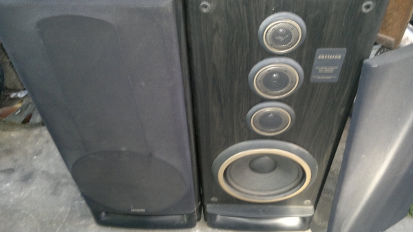 ขายลำโพงบ้านaiwa ดอก12สภาพดีเสียงดีน้ำหนักพอประมาณ