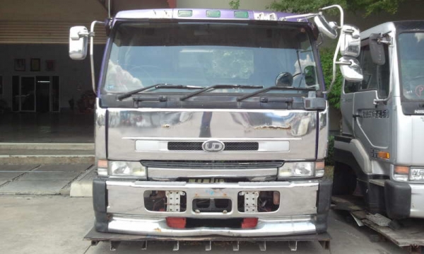 หัวเก๋ง 10 ล้อ NISSAN BIGTHUMB