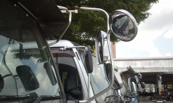 หัวเก๋ง 10 ล้อ NISSAN BIGTHUMB