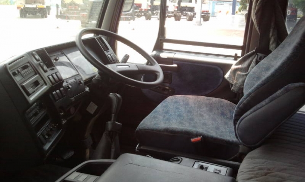 หัวเก๋ง 10 ล้อ NISSAN BIGTHUMB