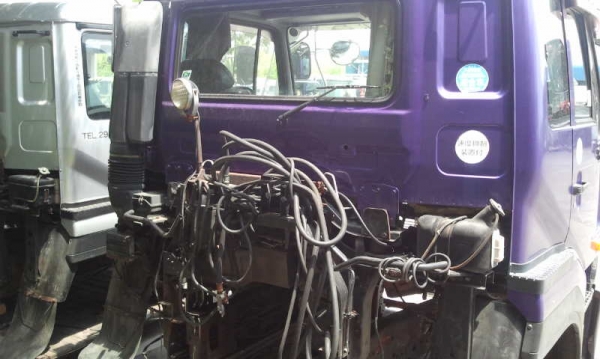 หัวเก๋ง 10 ล้อ NISSAN BIGTHUMB