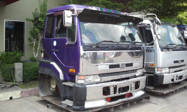 หัวเก๋ง 10 ล้อ NISSAN BIGTHUMB