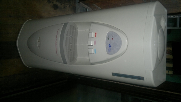 ขายเครื่องทำน้ำร้อน+เย็น มีเครื่องกรองroในตัวมีถัง3ใบในตัว