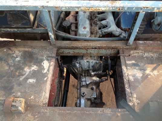 เดินทางไป สุพรรณบุรี  แล้วครับ เทรนเลอร์ 10 ล้อ2เพลา 145 แรง บรรทุกรถเกี่ยว แบคโคร ฯ พร้อมหางปลาไฮลอลิค