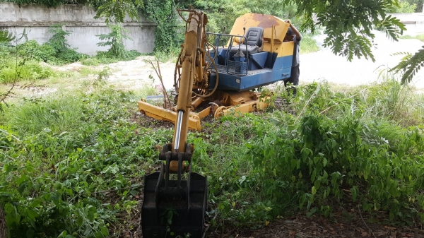 ขายตามสภาพ แบคโฮ KOMATSU PC20-6 ไม่มีปั้มไฮดรอริค ไม่มีตัวเดิน 1 ข้าง ขายตามสภาพนี้ ซื้อได้ค่อยโทรมาครับ