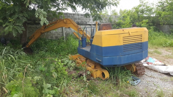 ขายตามสภาพ แบคโฮ KOMATSU PC20-6 ไม่มีปั้มไฮดรอริค ไม่มีตัวเดิน 1 ข้าง ขายตามสภาพนี้ ซื้อได้ค่อยโทรมาครับ