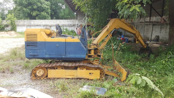 ขายตามสภาพ แบคโฮ KOMATSU PC20-6 ไม่มีปั้มไฮดรอริค ไม่มีตัวเดิน 1 ข้าง ขายตามสภาพนี้ ซื้อได้ค่อยโทรมาครับ