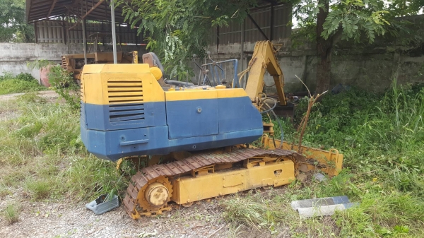 ขายตามสภาพ แบคโฮ KOMATSU PC20-6 ไม่มีปั้มไฮดรอริค ไม่มีตัวเดิน 1 ข้าง ขายตามสภาพนี้ ซื้อได้ค่อยโทรมาครับ