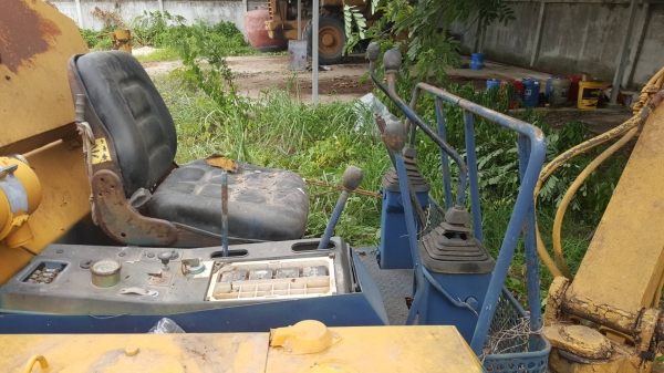 ขายตามสภาพ แบคโฮ KOMATSU PC20-6 ไม่มีปั้มไฮดรอริค ไม่มีตัวเดิน 1 ข้าง ขายตามสภาพนี้ ซื้อได้ค่อยโทรมาครับ