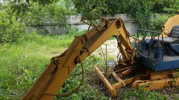 ขายตามสภาพ แบคโฮ KOMATSU PC20-6 ไม่มีปั้มไฮดรอริค ไม่มีตัวเดิน 1 ข้าง ขายตามสภาพนี้ ซื้อได้ค่อยโทรมาครับ