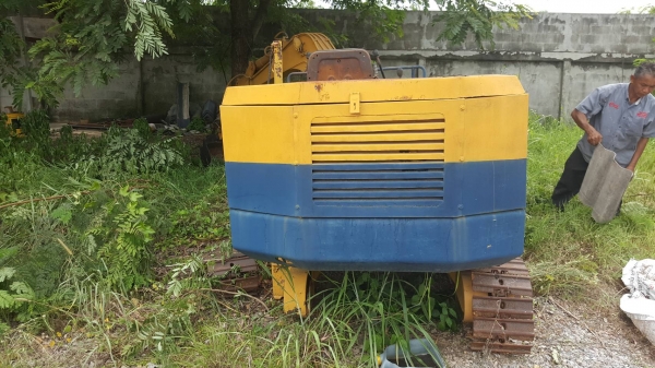 ขายตามสภาพ แบคโฮ KOMATSU PC20-6 ไม่มีปั้มไฮดรอริค ไม่มีตัวเดิน 1 ข้าง ขายตามสภาพนี้ ซื้อได้ค่อยโทรมาครับ