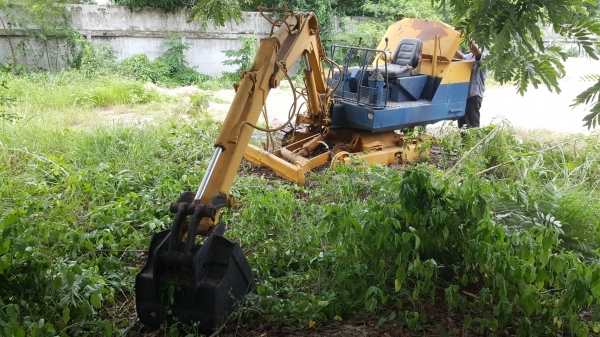ขายตามสภาพ แบคโฮ KOMATSU PC20-6 ไม่มีปั้มไฮดรอริค ไม่มีตัวเดิน 1 ข้าง ขายตามสภาพนี้ ซื้อได้ค่อยโทรมาครับ
