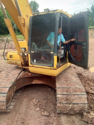 ขายKOMATSU PC200-7 10,400ชม.2013เอกสารเล่มทะเบียนราคา 1,390,000
