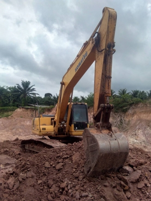 ขายKOMATSU PC200-7 10,400ชม.2013เอกสารเล่มทะเบียนราคา 1,390,000