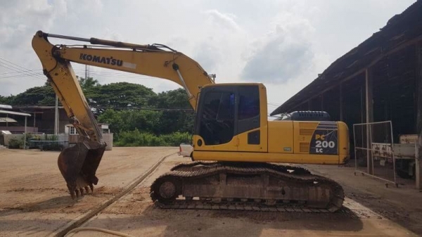 KOMATSU PC 200-8LC