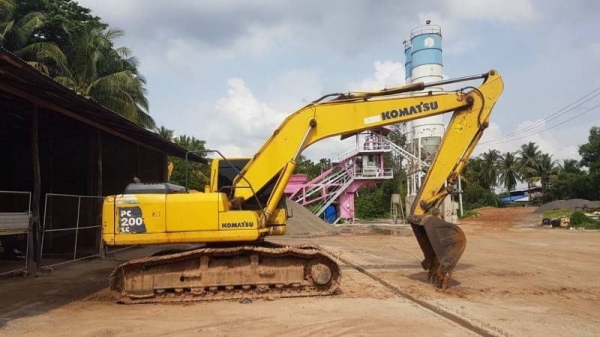 KOMATSU PC 200-8LC