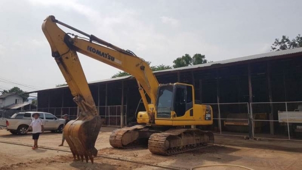 KOMATSU PC 200-8LC